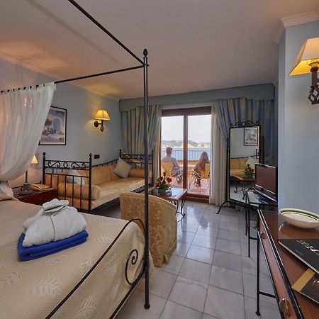 Hotel Petit Cala Fornells Peguera Esterno foto